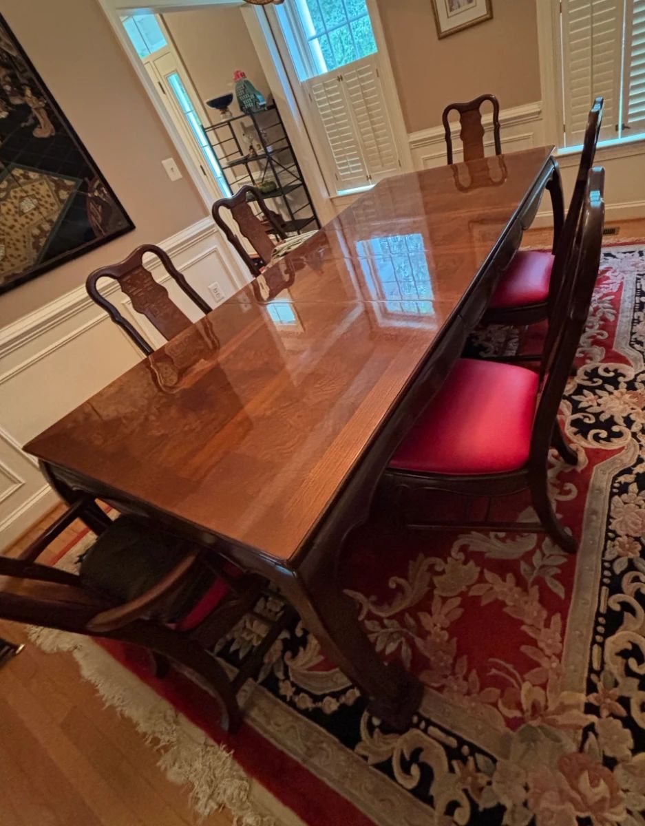 American Drew Queen Anne Style Mahogany Dining Set