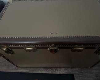 Wheary Trunk with key