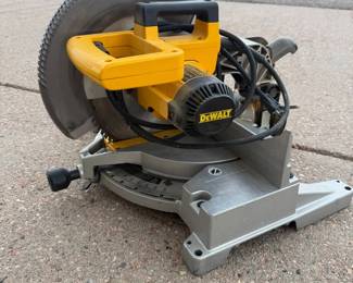 Lot #32 - DeWalt DW705 12-Inch Compound Miter Saw