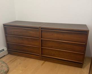 Lot #120 - Lane 8-Drawer Mid-Century Style Dresser