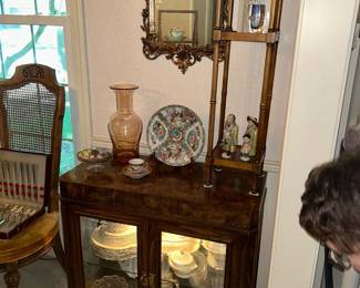 Lighted small display case