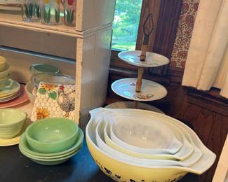 1958 Set of Vintage Yellow and Black Gooseberry Cinderella Mixing Bowls
