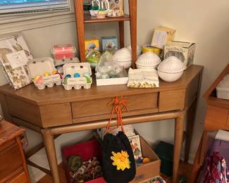 Corner desk