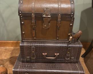 3 Decor Trunks