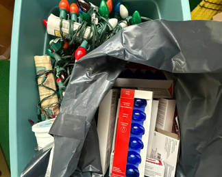 Lot 78: Storage Bin with Christmas String Lights and Replacement Bulbs