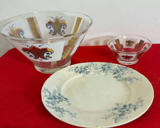 Lot 49: Decorative Glass Bowls and Floral Ceramic Plate