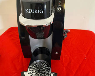 Lot 63: Keurig Single-Serve Coffee Maker and Quilted cover