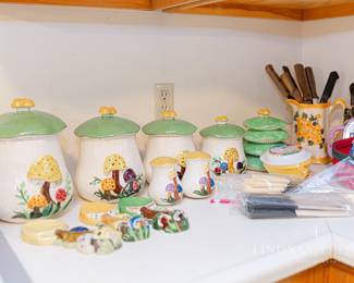 Arnells Canister Set, various Kitchen Utensils
