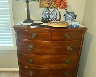 WONDERFUL VINTAGE DUNCAN-PHYFE CHEST OF DRAWERS