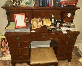 DUNCAN PHYFE VANITY BASE & BENCH (HUTCH DOES NOT MATCH)