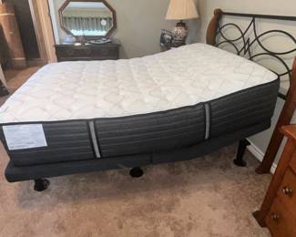 EXCELLENT FULL SIZE ADJUSTABLE BED