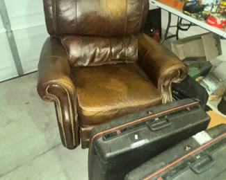 OLD LEATHER RECLINER, LUGGAGE