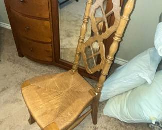 UNIQUE ACCENT CHAIR