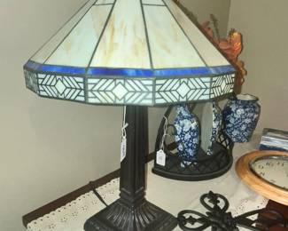 STAINED GLASS SHADE LAMP