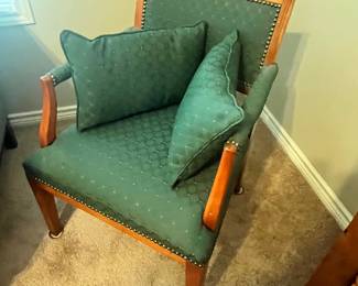 ACCENT CHAIR & PILLOWS