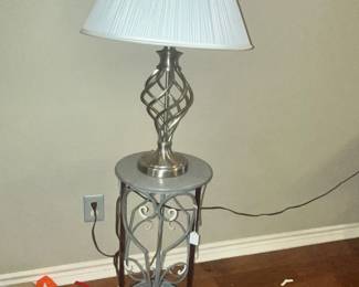 ACCENT TABLE & LAMP