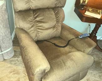 VERY NICE LA-Z-BOY POWER RECLINER