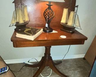 ONEOF A PAIR OF THESE DUNCAN-PHYFE ROTATING FLIP-TOP TABLES!