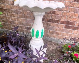 NICE BIRDBATH