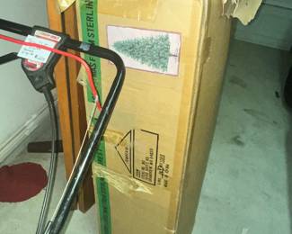 CHRISTMAS TREE IN BOX