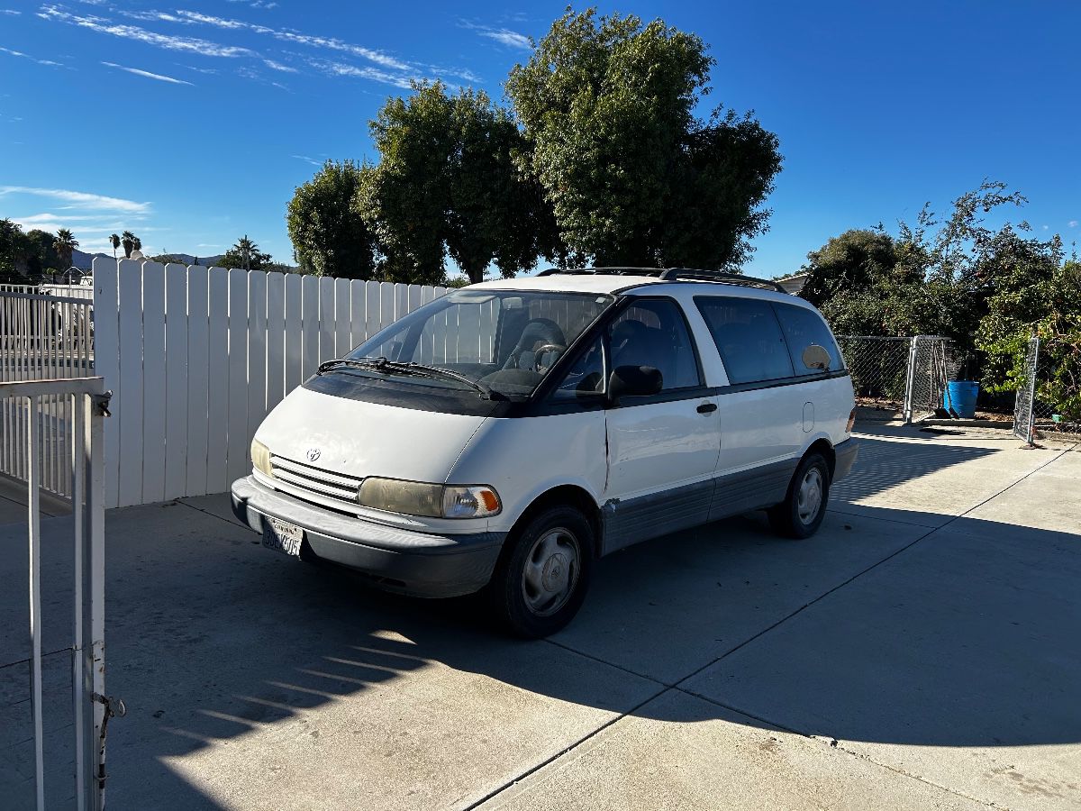 $3500 - 1991 Toyota Mini Van Runs 