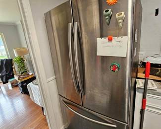 Samsung 25.5 cu ft French door refrigerator in stainless steel, with ice maker