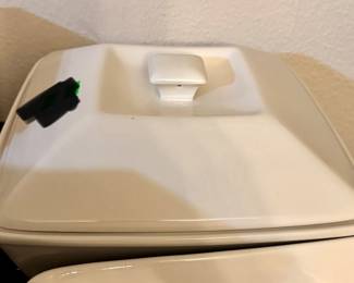 10 Strawberry Street Casserole Bowl with Lid