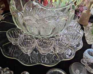 LE Smith Punch Bowl Set