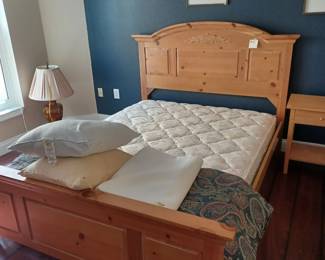 Pine Queen Bed