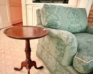 Serpentine footed side table - 18th c