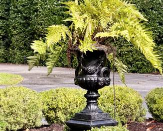 GLORIOUS centerpiece urn on pedestal!