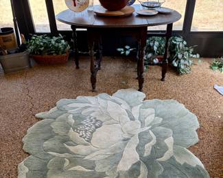 Cutout flower rug