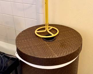 1970’s metal towel holder