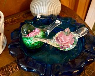 Vintage ashtray and birds