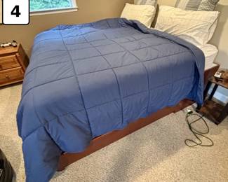 04 Two wooden platform beds with drawers