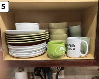 05 Assorted dishes bowls and mugs