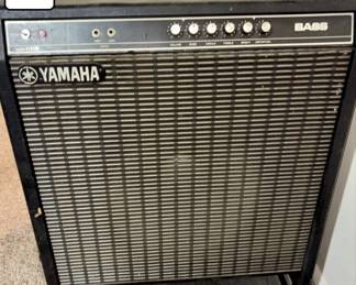 26 Yamaha HUNDRED 115B bass amplifier