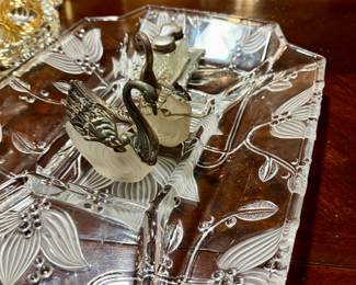 Swan salt and pepper