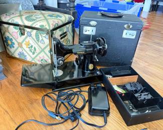Vintage Singer Featherweight sewing machine with case