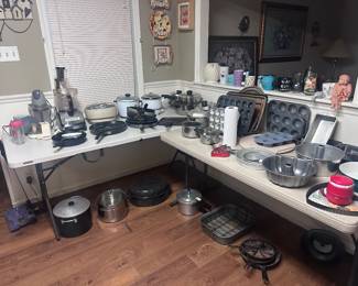 Kitchenware, Kitchen electronics, cast iron bake ware