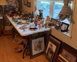Decor, baskets, magazine racks