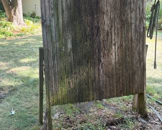 Ax/knife throwing target