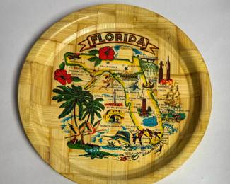  Vintage mid-century woven bamboo Florida souvenir serving tray featuring a colorful illustrated state map of tourist attractions and landmarks.