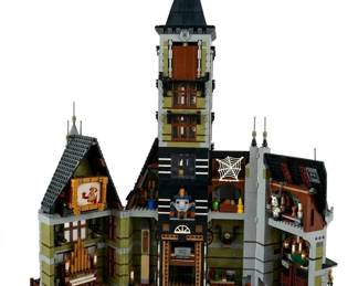 LEGO Icons Haunted House (set number 10273), a detailed model released in 2020 under the Creator Expert / Icons theme.