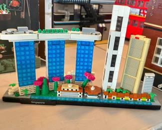  LEGO Architecture Singapore building set (21057), which features iconic city landmarks like the Marina Bay Sands and Supertree Grove. Released in 2022.