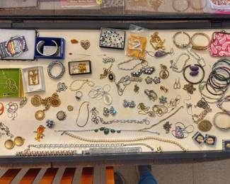 Jewelry selection Box 6