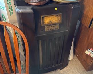 Philco Model 42-380 tube radio from 1941-1942 era.