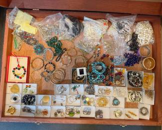 Jewelry selection Box 4