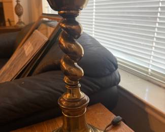 BARLEY TWIST BRASS LAMP