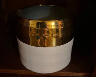 Ceramic gold/white container